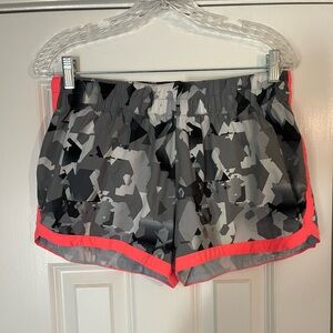 GAP Women's Gray Camouflage Athletic Shorts with Neon Pink Trim Size M